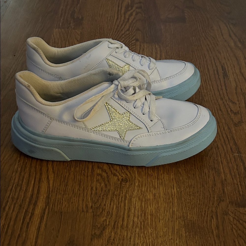 Star shoes size 10 in used condition as pictured